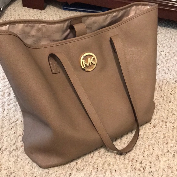 EUC AUTHENTIC Michael Kors Large purse - Picture 2 of 8